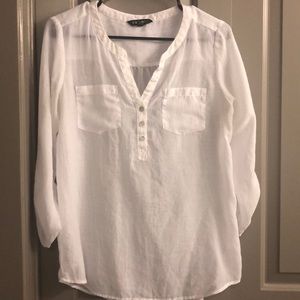 White quarter sleeve Express shirt 🌤